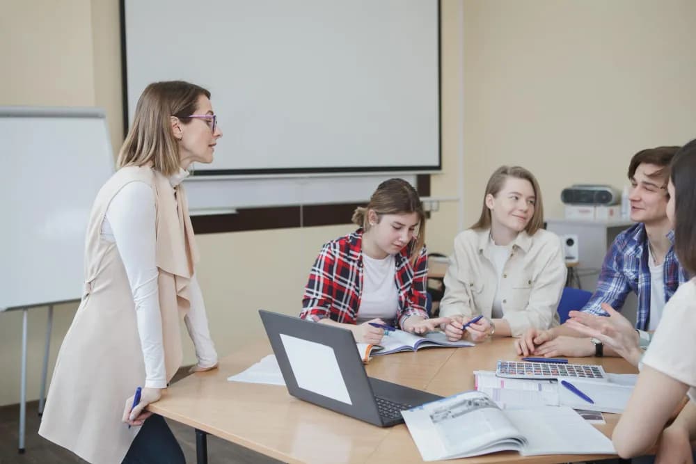 Прогрев к учебному году и экзаменам: контент-план, заполняющий расписание заранее